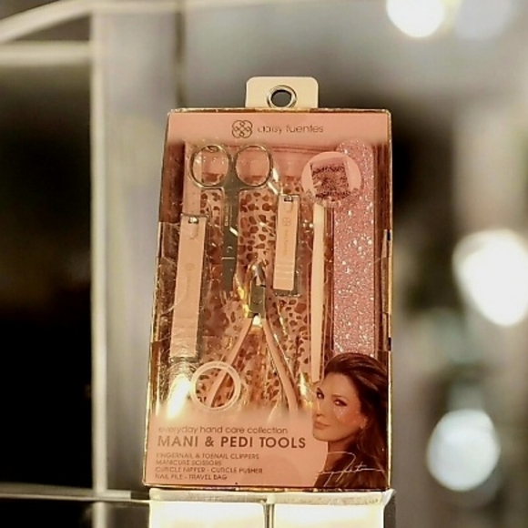 Daisy Fuentes mani pedi tools - Picture 1 of 2